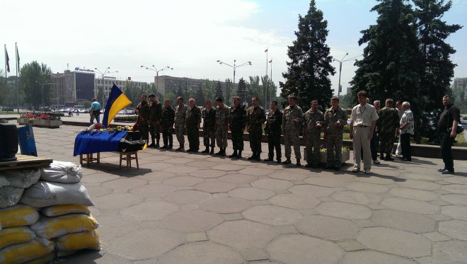 Запорожского самообороновца, погибшего на Донбассе, провожают в последний путь Запорожского самообороновца, погибшего на Донбассе, провожают в последний путь