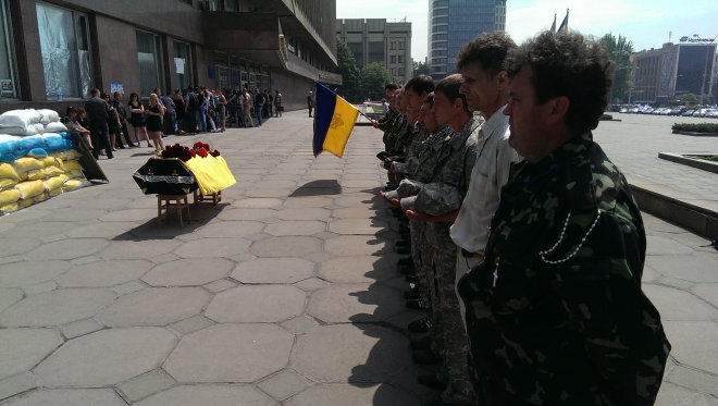 Запорожского самообороновца, погибшего на Донбассе, провожают в последний путь Запорожского самообороновца, погибшего на Донбассе, провожают в последний путь