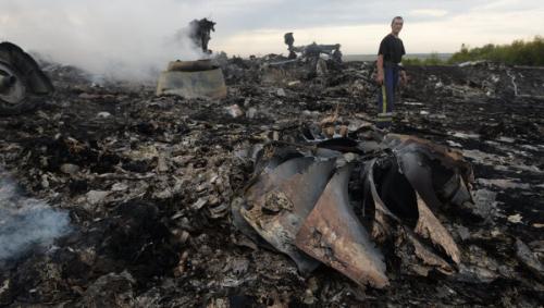 RT: во дворах местных жителей находят тела жертв малайзийского Boeing