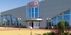 Террористы обстреляли из минометов десантников, которые почти месяц держат оборону в аэропорту Луганска