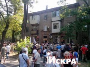 В Запорожье хунта забросала яйцами мирный митинг