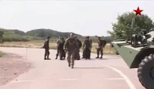 Каратели массово бегут в Россию, с которой, якобы, воюет Украина