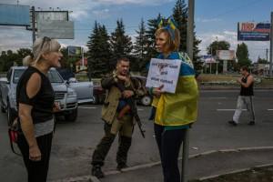 В Запорожье сейчас находится активистка, над которой издевались «ДНРовцы» — видео