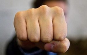 Терпенье лопнуло - селяне разоружили и избили карателя