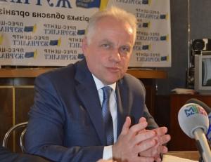 В Запорожье раздавали сомнительные газеты против ректора университета