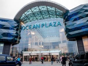 Из ТРЦ Ocean Plaza эвакуируют людей: спецслужбы ищут взрывчатку