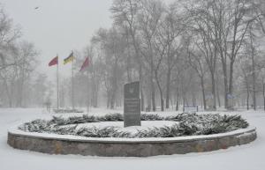 В Запорожье вывесили фотографии погибших героев