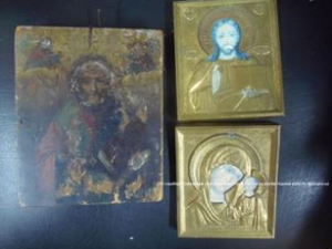 Бердянские пограничники остановили авто со старинными иконами