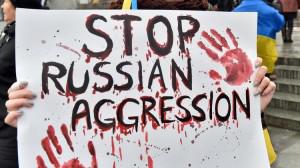 Запад должен помочь Украине оружием, а не санкциями