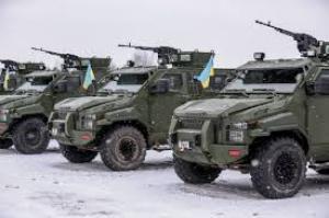 Порошенко передал армии более сотни бронемашин и самолетов