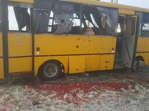У донецкого блокпоста под обстрел попал рейсовый автобус
