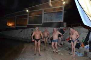 Бердянцы отметили Новый Год, искупавшись в море