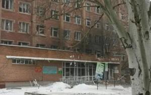 В больницу Донецка «влетел» снаряд: эвакуируют раненых