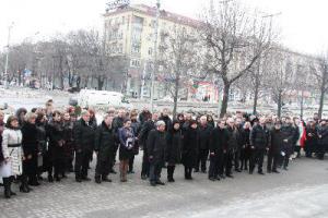 Запорожцы почтили минутой молчания погибших под Волновахой (Фото)