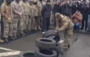 «Айдаровцы» под Минобороны шинами перекрывали движение