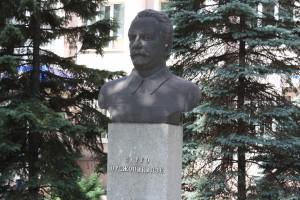 Запорожского Орджоникидзе полили краской