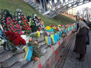 На Майдане Незалежности священники проводят панихиду