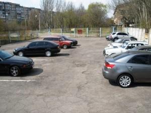 Запорожский пенсионер «заколачивал» деньги на незаконной автостоянке