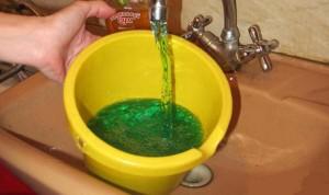 У киевлян из кранов вновь потечет зеленая вода