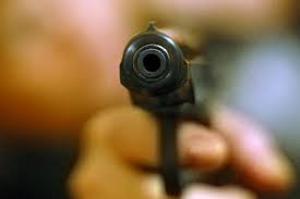 В Киеве неизвестный выстрелил киевлянину в ногу и сбежал