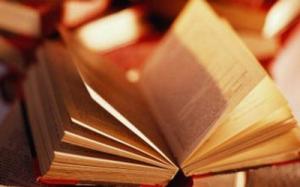 «Библиотека украинского воина»: запорожцы собирают для бойцов книги