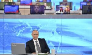Путин убеждает россиян, что только ему под силу решить все их проблемы