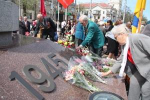 В центре Запорожья ветеранам на митинге спели военные песни