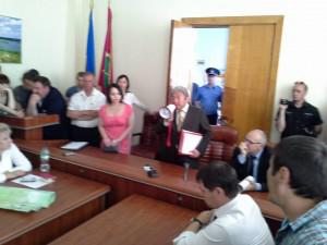 Запорожские рыночники заблокировали Сина в кабинете