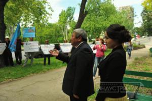 В Запорожье активисты «отправили» мэра Сина в Северную Корею (Фото)