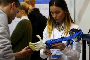 Запорожскому бойцу напечатали на 3D принтере протез руки