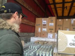 В зоне АТО задержаны автомобили с алкоголем, которые пытались объехать контрольные пункты