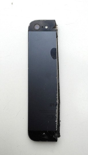 Парень отомстил экс-подружке, распилив совместные мебель, iPhone 5 и авто пополам