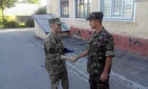 В Запорожье разведчику из «Сармата» вручили орден