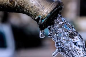 Жители Запорожской области покупают воду сами у себя