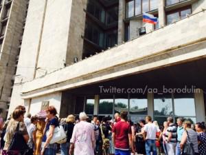 Возмущенная женщина испугалась расстрела Захарченко