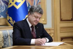 Президент наградил 100 военных