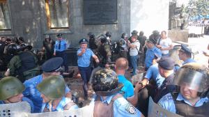 В интернете появились фото последствий взрыва под зданием Рады