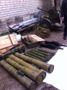 В зоне АТО боевики прятали в тайнике более 50 видов средств поражения (Фото, Видео)