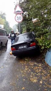 Во Львове два человека в камуфляже убили человека и попали в ДТП