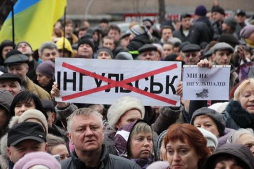 Кировоград восстал: на митинге против переименования города побили декомунизаторов и карателей