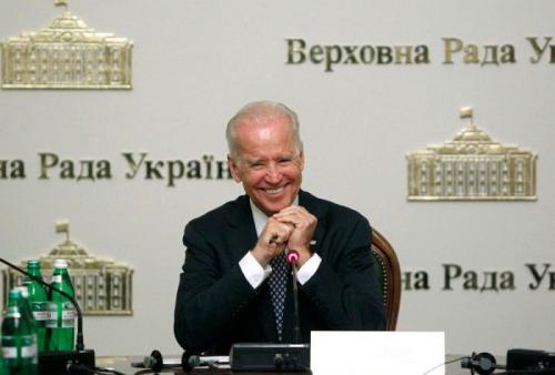 Жёлто-голубые холуи выстроились в ряд - хозяин приехал