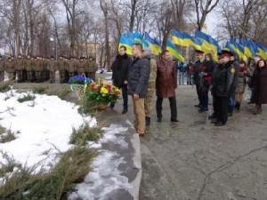 В Запорожье в честь Героев Крут прозвучал трехкратный залп