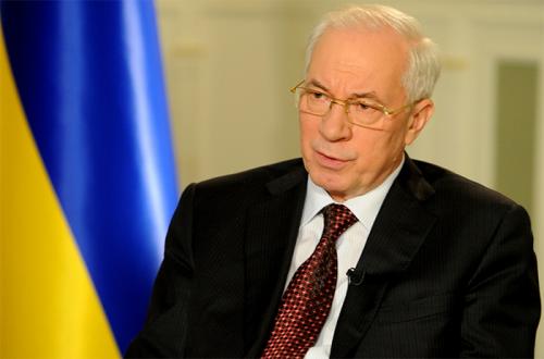 Николай Азаров: Старых - взад, путчистам - под зад