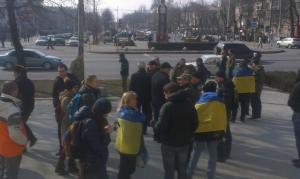 В Запорожье во время стычек под мэрией женщине сломали ногу