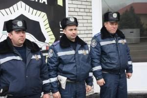 Полицейские километр гнались по полю за пьяными бандитами, выкравшими таксиста