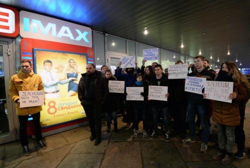 Москвичи бойкотируют фильм Владимира Зеленского
