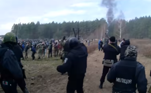 Появилось видео столкновения полиции и янтарной мафии