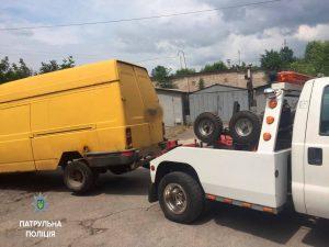 Пьяный водитель «стукнул» припаркованное авто и скрылся с места ДТП