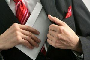 В деле о взятке в $ 45 000 до сих пор не предъявлены подозрения