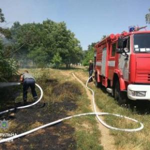 В Запорожье патрульные потушили пожар (ФОТО)